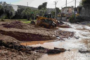 Κακοκαιρία Erminio – Τραγωδία στη Νέα Μάκρη: Άνδρας βρέθηκε νεκρός κάτω από όχημα