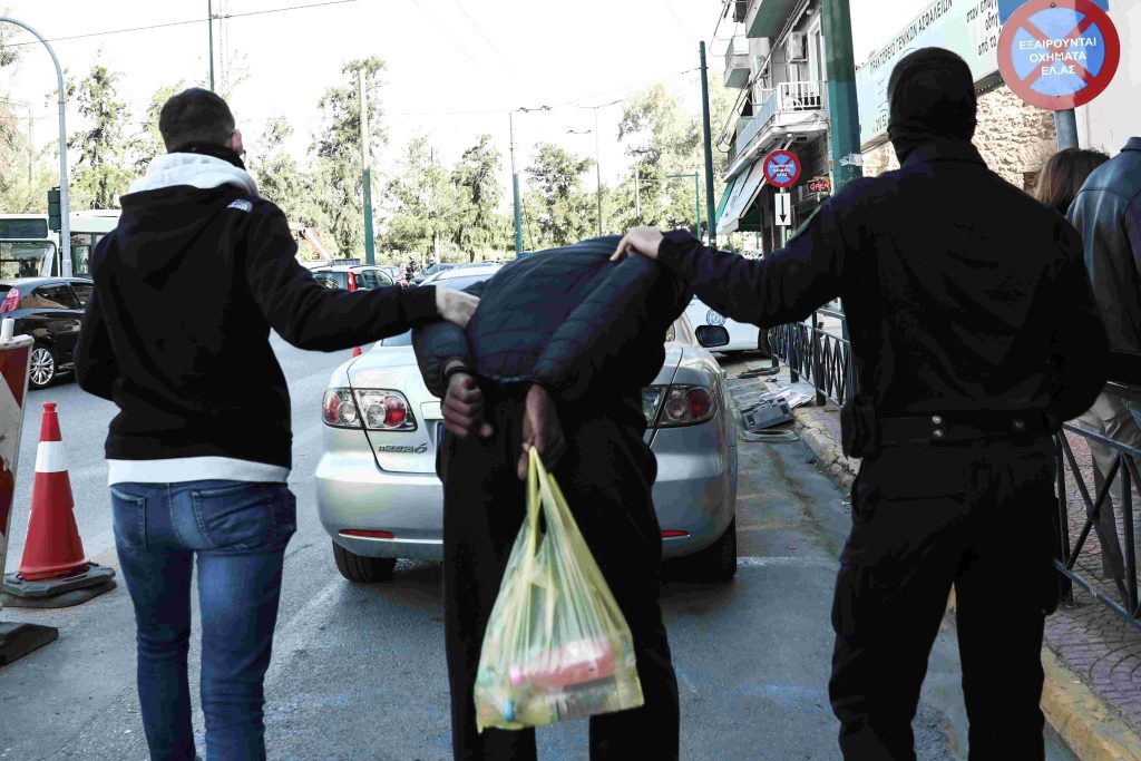 Σεσημασμένος για διακίνηση ναρκωτικών ο ανήλικος που παρέσυρε και εγκατέλειψε τη 16χρονη στην οδό Λιοσίων