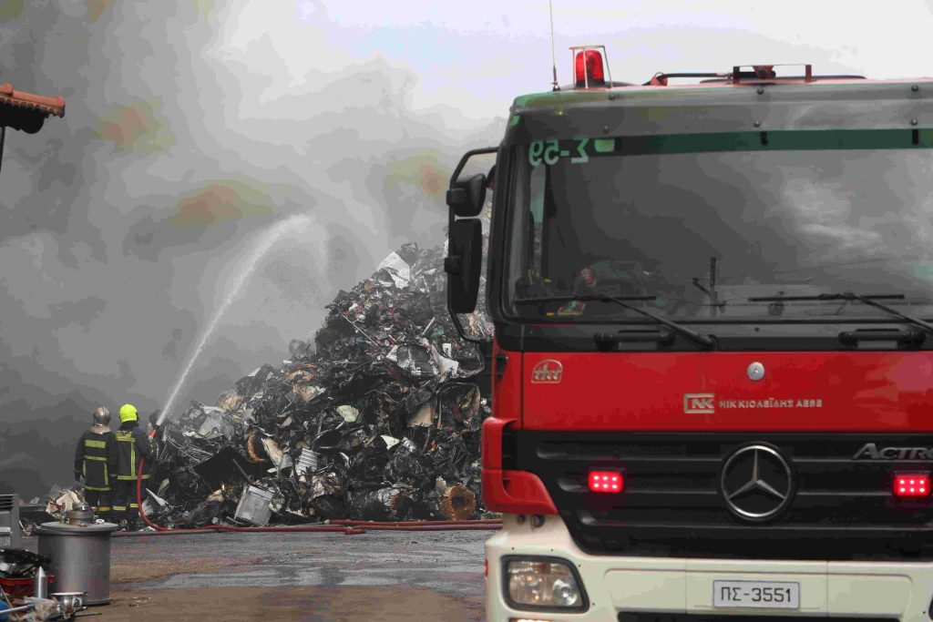 Φωτιά σε εταιρεία ανακύκλωσης στην Παλιά εθνική οδό Θεσσαλονίκης – Κιλκίς