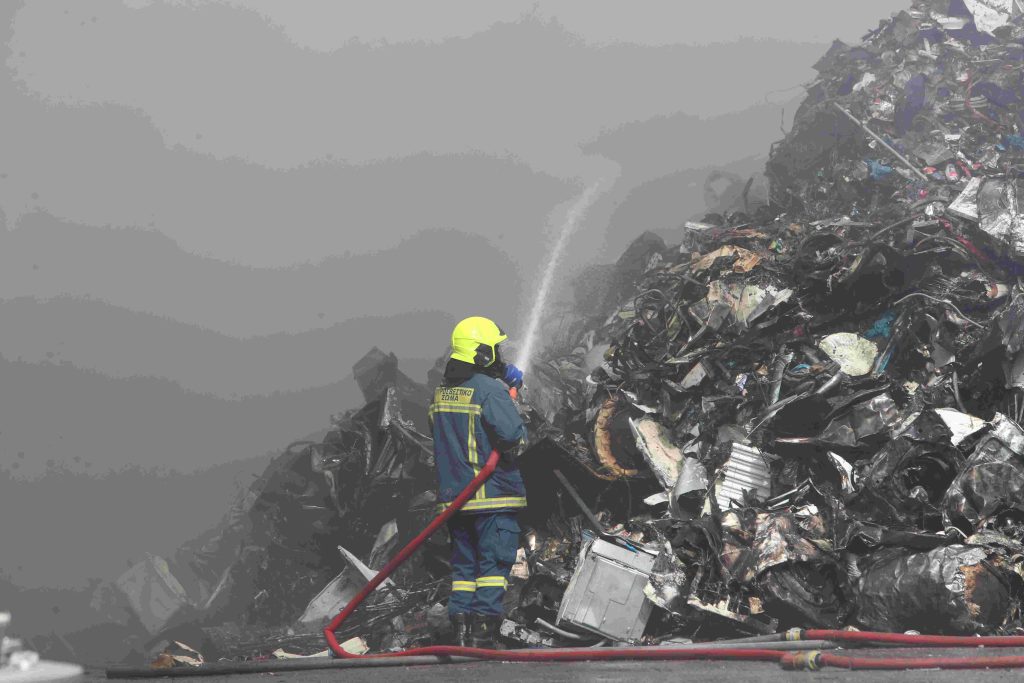 Δείτε ΒΙΝΤΕΟ από τη φωτιά στο Ωραιόκαστρο – Αποπνικτική ατμόσφαιρα