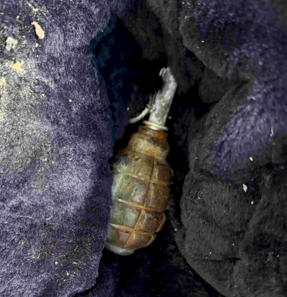 Αστυνομικοί εντόπισαν χειροβομβίδα σε οικία στην Κυψέλη – Τρεις συλλήψεις