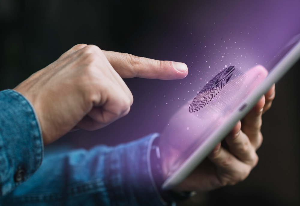 «Βόμβα» Έλληνα Υπουργού: «Να ταυτοποιείται κάθε χρήστης στο διαδίκτυο»