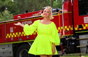 Η Κέιτι Πέρι δεν είχε ψιλά και έριξε… την πιστωτική της κάρτα στη Φοντάνα ντι Τρέβι (Vid)