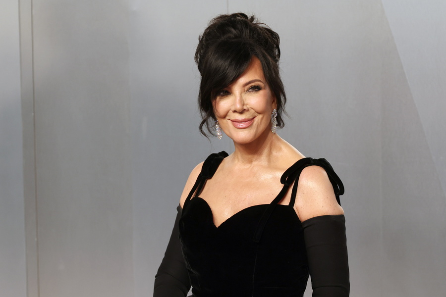 Φωτογραφίες της Kris Jenner κάνουν “πάταγο” στην Κίνα για τον πιο απίστευτο λόγο