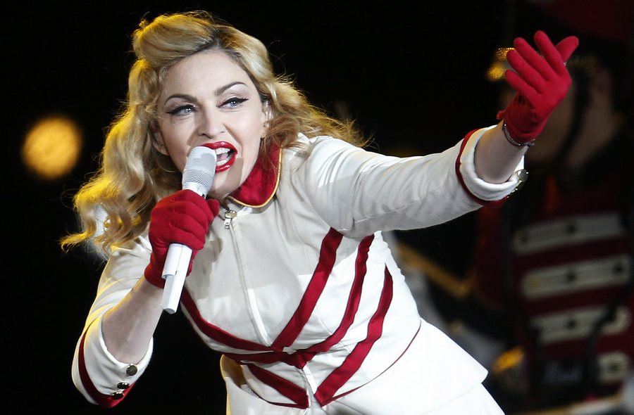 Η Madonna έχασε το… κοστούμι της στο Coachella και δίνει αμοιβή σε όποιον το βρει