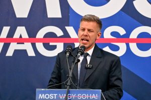 Ουγγαρία: Ο νεοεκλεγείς Μαγιάρ συναντάται με τον πρόεδρο της χώρας – Τον καλεί να παραιτηθεί