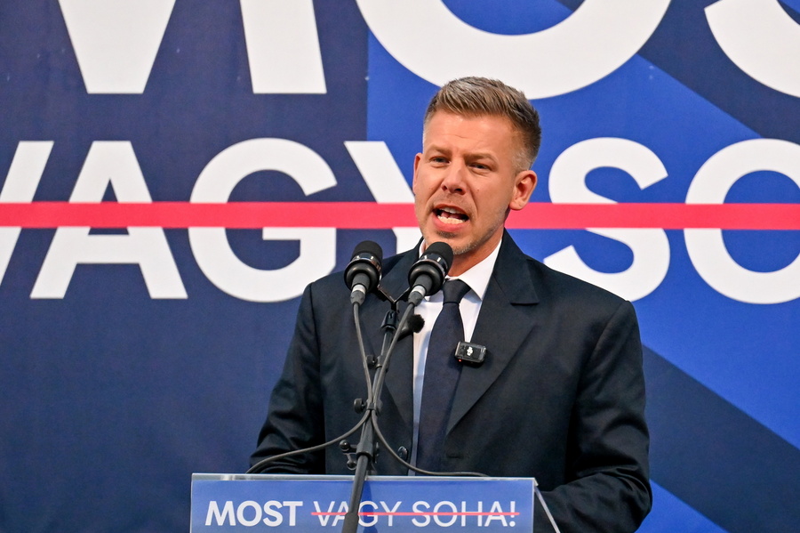 Ουγγαρία: Ο νεοεκλεγείς Μαγιάρ συναντάται με τον πρόεδρο της χώρας – Τον καλεί να παραιτηθεί