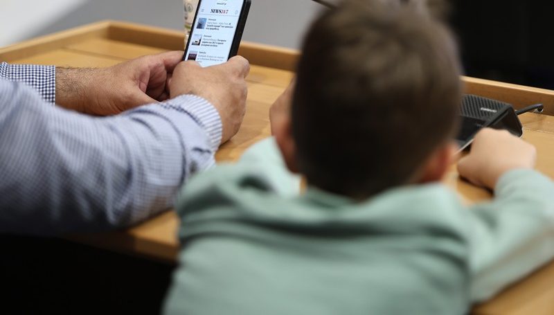 «Μπλόκο» στα social media για τους κάτω των 15 ετών και στο βάθος… διασύνδεση με την ευρωπαϊκή ψηφιακή ταυτότητα!