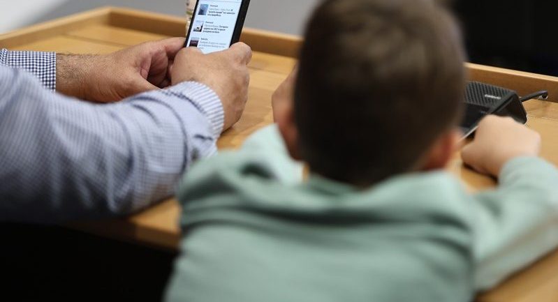 «Μπλόκο» στα social media για τους κάτω των 15 ετών και στο βάθος σύνδεση με την ευρωπαϊκή ψηφιακή ταυτότητα!