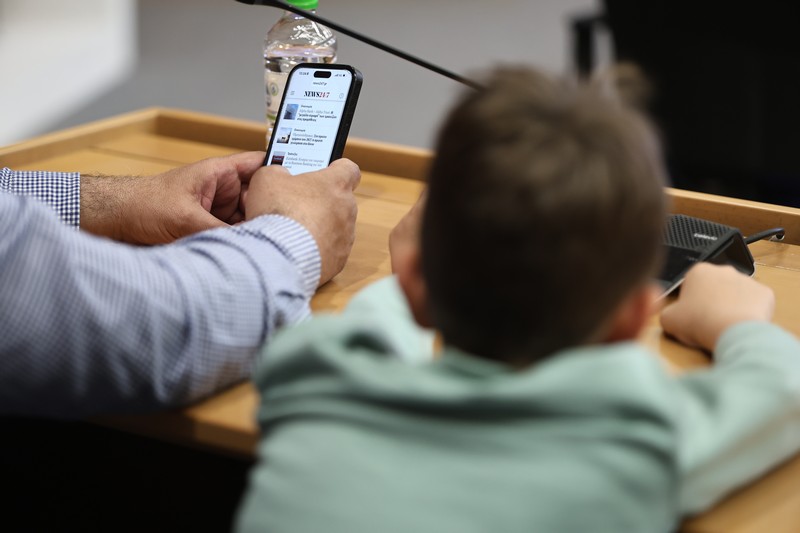 «Μπλόκο» στα social media για τους κάτω των 15 ετών και στο βάθος… διασύνδεση με την ευρωπαϊκή ψηφιακή ταυτότητα!