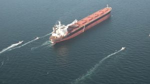 Στενά Ορμούζ: Όλοι λένε πως αναζητούν «λύση», αλλά ο φόβος παραμένει