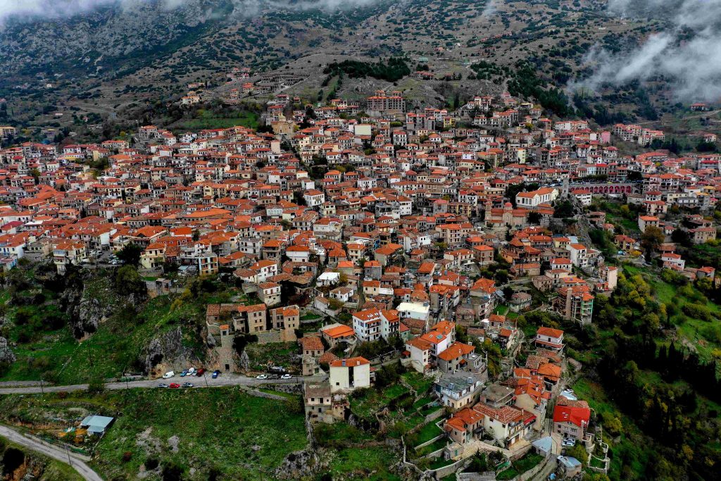 Λαμπρή στη Ρούμελη: Τα ορεινά χωριά γεμίζουν ξανά ζωή και μνήμες