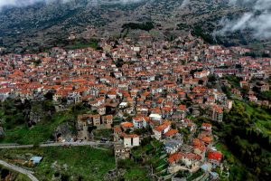 Λαμπρή στη Ρούμελη: Τα ορεινά χωριά γεμίζουν ξανά ζωή και μνήμες