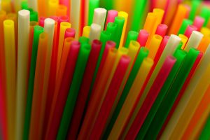 18χρονος Γάλλος κινδυνεύει με φυλάκιση στη Σιγκαπούρη για ένα καλαμάκι – Τι συνέβη (Vid)