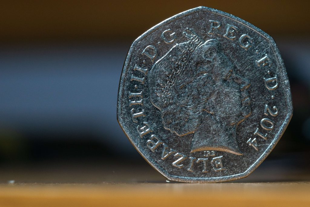 Λίρα με το όνομα King Charles πουλήθηκε… 56 φορές πιο ακριβά λόγω «σπανιότατου» σφάλματος