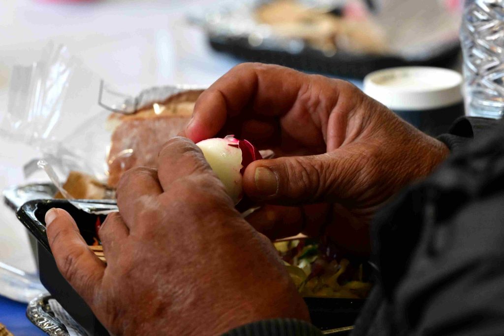 Λαμπριάτικα Γεύματα Αγάπης από τον δήμο Αθηναίων σε άστεγους και ευάλωτους πολίτες