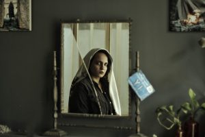 «Είμαστε ακόμα ζωντανοί»: Καλλιτέχνες αποτυπώνουν τη ζωή των Ιρανών