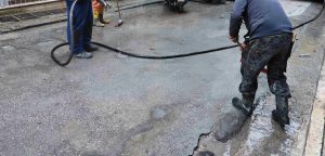 Τι λέει η Ελληνικό Μετρό ΑΕ για τη διαρροή «υγρού τσιμέντου» σε οδούς της Κυψέλης – Δείτε φωτογραφίες
