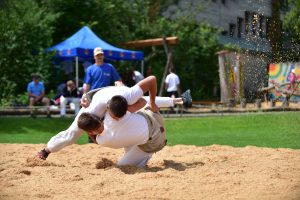 Συνελήφθη διαιτητής πολεμικών τεχνών – Κατηγορείται ότι «έστηνε» αγώνες με «φακελάκι» 1000 ευρώ