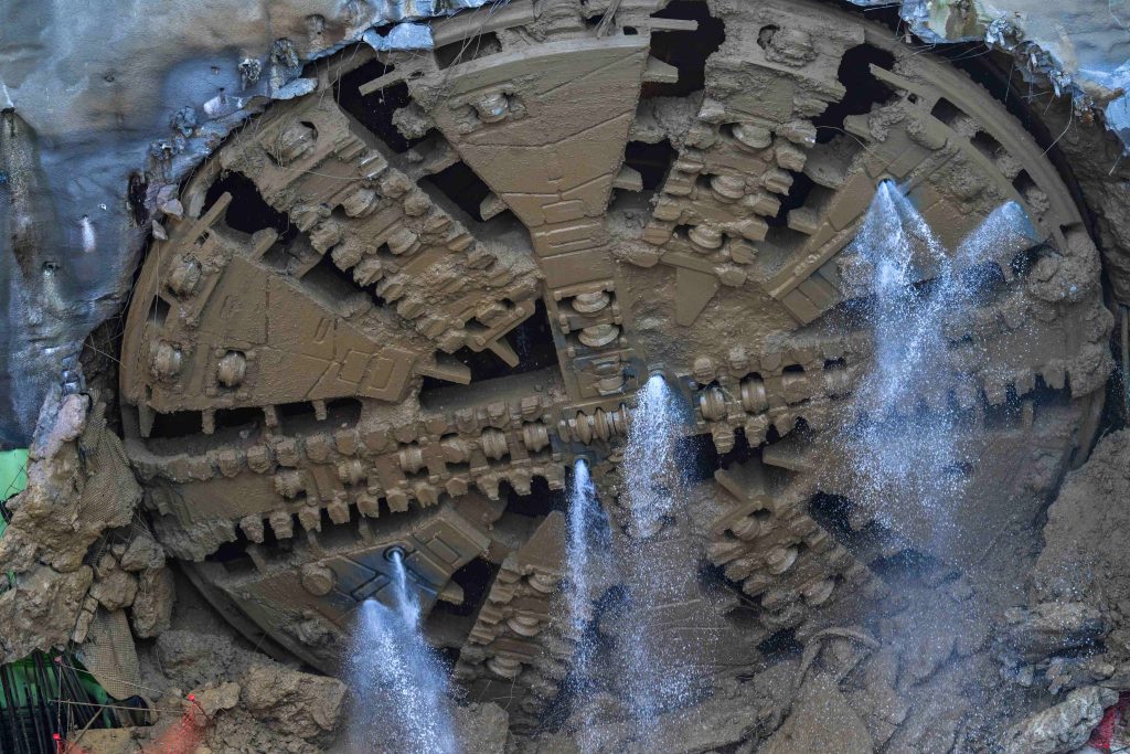 Προς τον Σταθμό Δικαστήρια ο “μετροπόντικας” της γραμμής 4 – Πέρασε την Κυψέλη