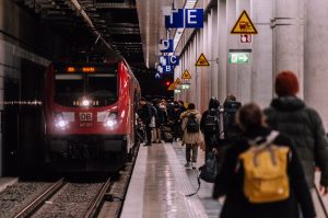Μόνο στο μετρό της Νέας Υόρκης θα μπορούσε κανείς να “πετύχει” τέτοιο μπουφάν – ΒΙΝΤΕΟ