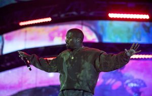 “Σπάσαμε το ρεκόρ όλων των εποχών”: Ο Kanye West ανέβηκε στη σκηνή σε σχήμα σφαίρας στην Κωνσταντινούπολη, vid
