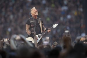 Ουρές στο ΟΑΚΑ για τους Metallica: Η αφίσα που ανέβασαν με τον…Δία! BINTEO – ΦΩΤΟ