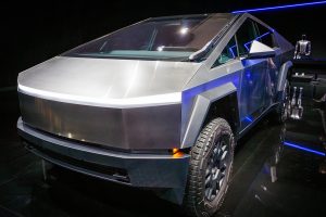 Αμερικανός βούλιαξε…το Cybertruck του Μασκ σε μια λίμνη για να δει αν λειτουργεί! ΒΙΝΤΕΟ