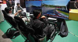 Τέρμα απορροφημένος με τα video games…! Του έριξε καυτό τσάι και δεν κουνήθηκε! ΒΙΝΤΕΟ