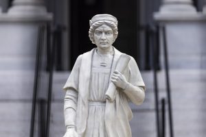Ο Τραμπ αποκατέστησε μνημείο του Χριστόφορου Κολόμβου μετά από 19 χρόνια! Έστησε και άγαλμά του στον Λευκό Οίκο – vid, φωτο