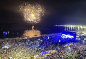 ΒΙΝΤΕΟ: Χαμός στην Copacabana του Ρίο για την Σακίρα – 2 εκατομ. άνθρωποι στη συναυλία!