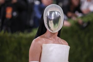 “Πόνεσαν τα μάτια μας!”: Πώς πήγαν…στο Met Gala – Η επική “εμφάνιση” Ρούμπιο, vid