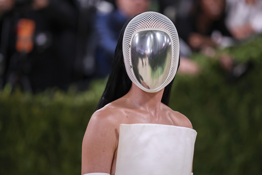 “Πόνεσαν τα μάτια μας!”: Πώς πήγαν…στο Met Gala – Η επική “εμφάνιση” Ρούμπιο, vid