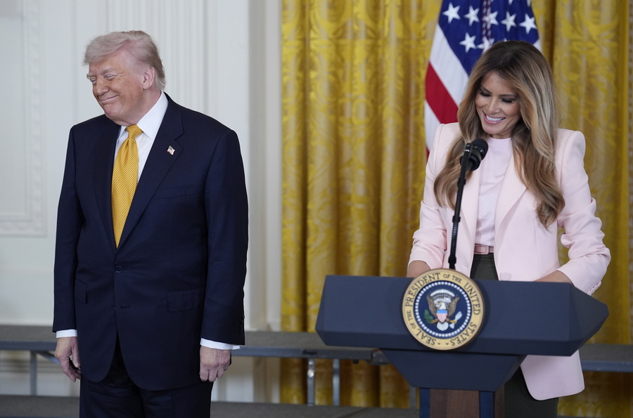 US President Donald Trump (L) and First Lady Melania Trump