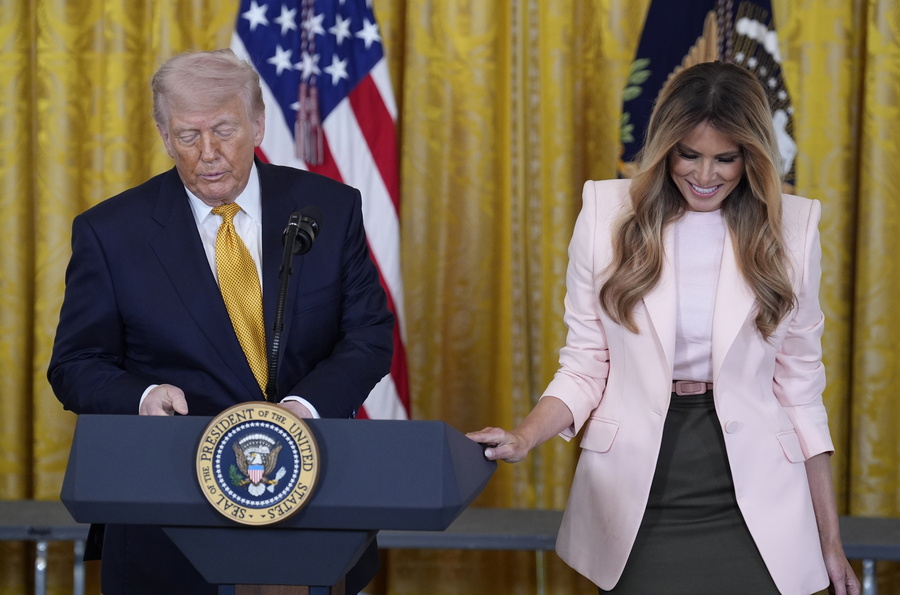 US President Donald Trump (L) and First Lady Melania Trump