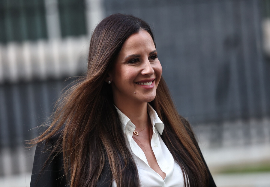 Οι βόλτες για ψώνια της Πρώτης Κυρίας της Σερβίας στην αγορά της Κίνας! ΒΙΝΤΕΟ