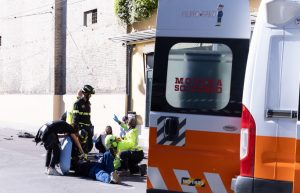 ΒΙΝΤΕΟ: Αυτοκίνητο έπεσε σε πεζούς στη Μόντενα: Δύο άτομα ακρωτηριάστηκαν – Επίσκεψη της Μελόνι