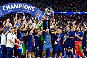 Γυναίκα Ρώσου τερματοφύλακα της PSG έγινε παγκόσμιο viral: Δεν της επέτρεψαν την ρώσικη σημαία και δείτε τι έκανε! vid