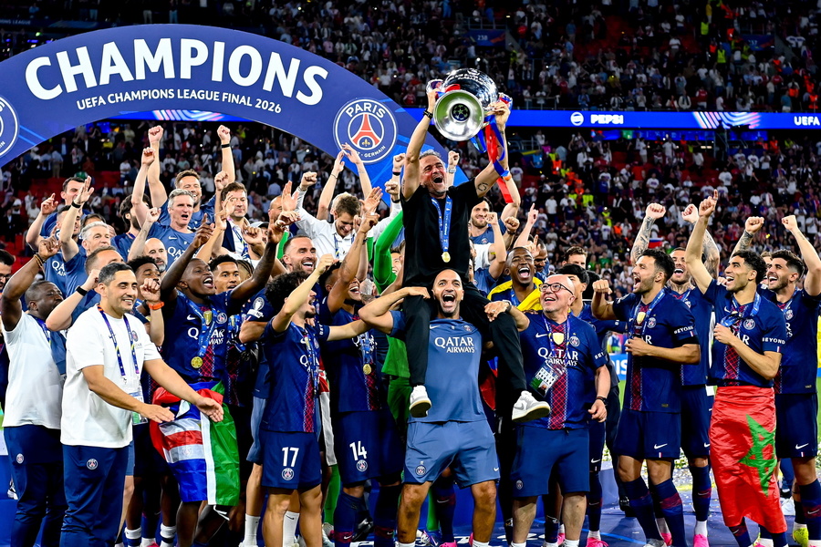 Γυναίκα Ρώσου τερματοφύλακα της PSG έγινε παγκόσμιο viral: Δεν της επέτρεψαν την ρώσικη σημαία και δείτε τι έκανε! vid