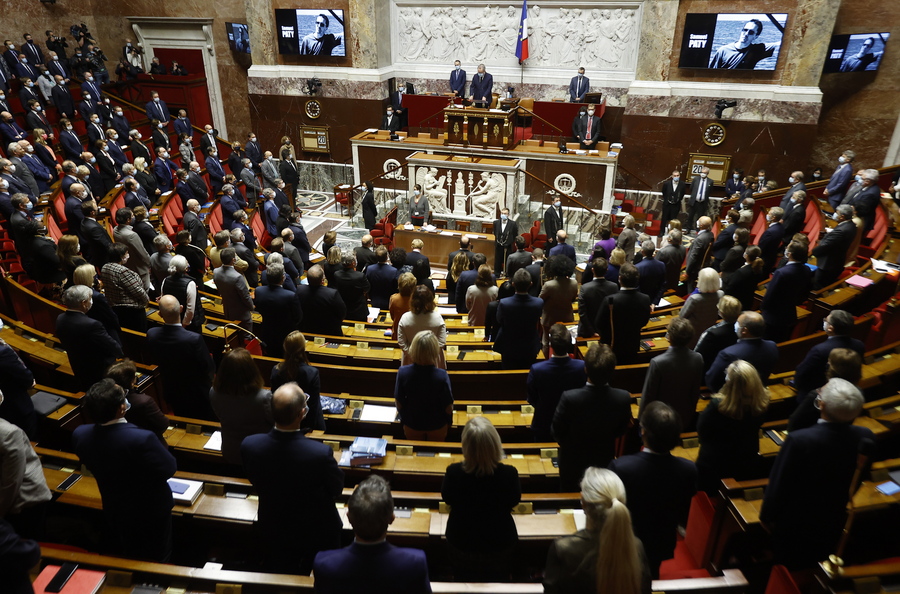 Γαλλία: Νέα αύξηση δαπανών και διοικητικά μέτρα με αιτιολογία την άμυνα της χώρας