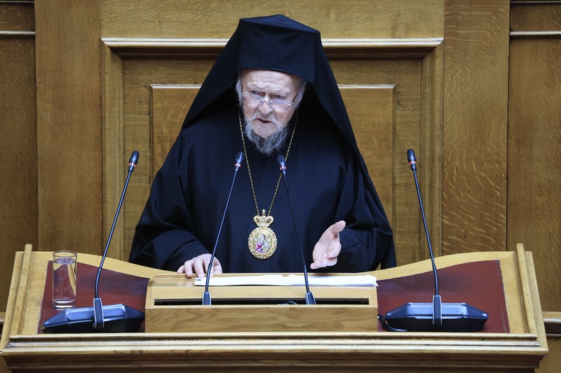Ομιλία Βαρθολομαίου στη Βουλή: Η οικολογία, η παγκόσμια ειρήνη και η “διαθρησκευτική συνεργασία”