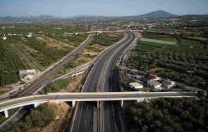 Ολυμπία Οδός: “Κερδίζει” τους οδηγούς η χιλιομετρική χρέωση – Οι τιμές των καυσίμων έχουν μειώσει τις μετακινήσεις