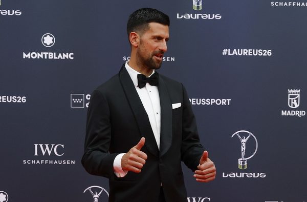 Ο Νόβακ Τζόκοβιτς ανέβηκε στη σκηνή συναυλίας του Bad Bunny στο Λονδίνο και αποθεώθηκε, vid