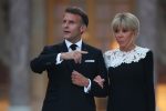 French President Emmanuel Macron (L) and his wife Brigitte Macron