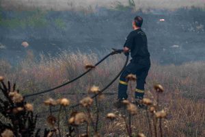 Συνεχίζεται η επιχείρηση για την κατάσβεση της φωτιάς στα Τσαΐρια στην Περαία – ΒΙΝΤΕΟ