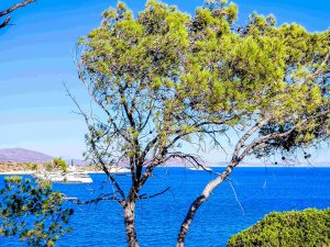 Καιρός σήμερα: Στους 35 βαθμούς ο υδράργυρος – Βροχές και άνεμοι έως 7 μποφόρ στο Αιγαίο