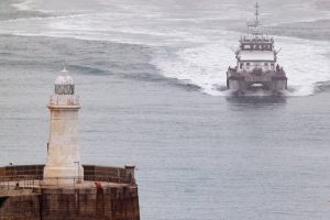 Ναύτες ρωσικής φρεγάτας έριξαν προειδοποιητικά πυρά κατά θαλαμηγού στη Μάγχη