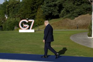 Τι δώρο έκανε ο διεθνιστής Μερτς για να… καλοπιάσει τον Τραμπ – Vid
