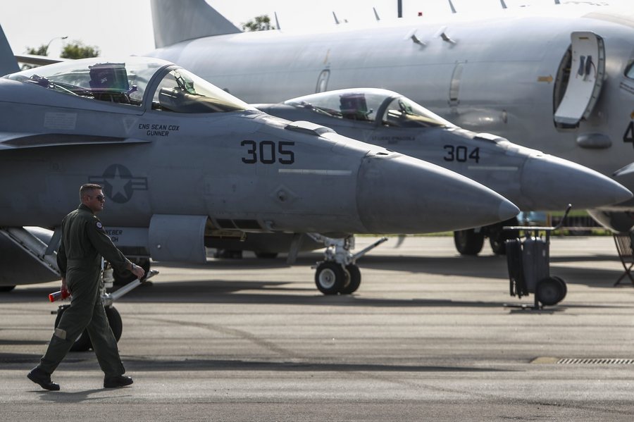 Μαχητικό F/A-18 συνετρίβη στην Πολιτεία της Ουάσινγκτον, vid