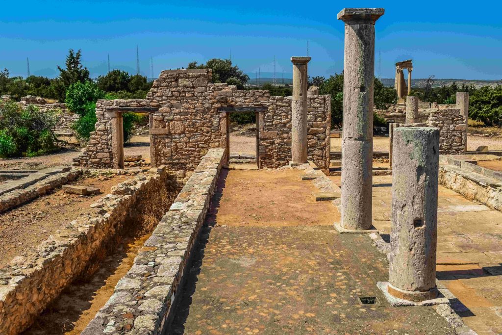 Μεγάλος αριθμός βάσεων αγαλμάτων ανακαλύφθηκαν στο Ιερό του Απόλλωνα στην Κύπρο (ΦΩΤΟ)